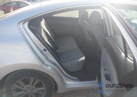 2018 Hyundai Elantra Sel z USA, uszkodzony, nr VIN 5NPD84LF8JH300231